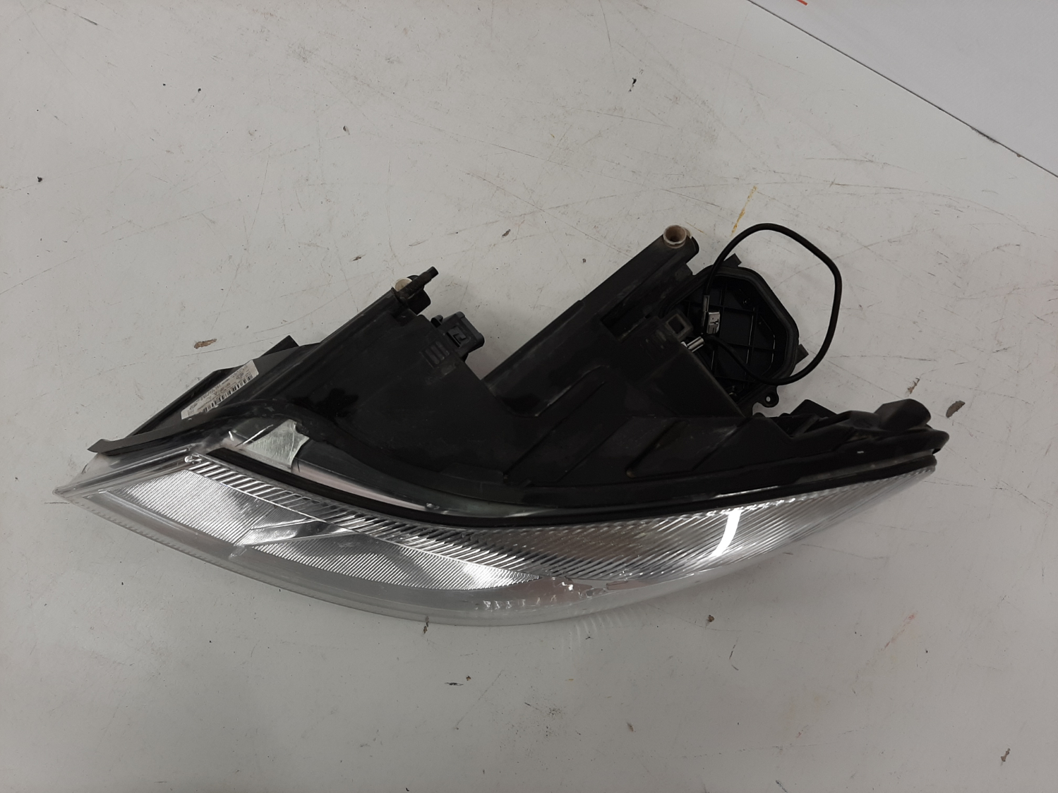 Skoda Octavia II FL 2009-2013 esituli / headlight - pilt 2