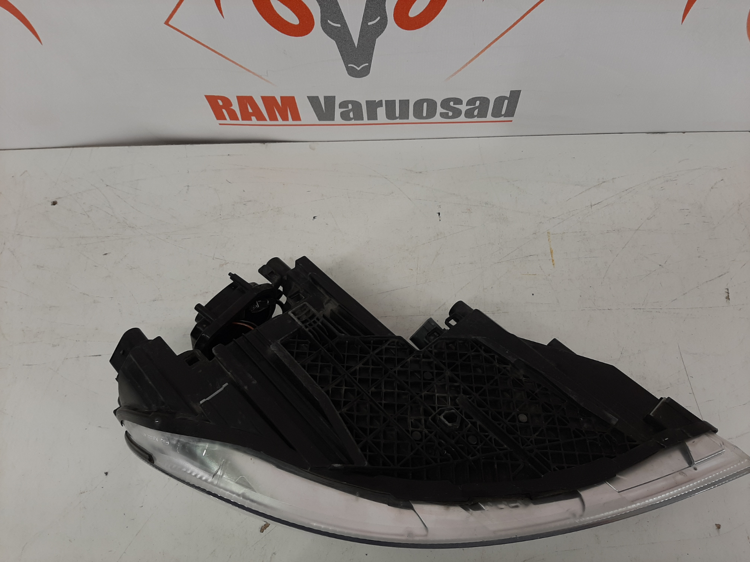 Skoda Octavia II FL 2009-2013 esituli / headlight - pilt 4