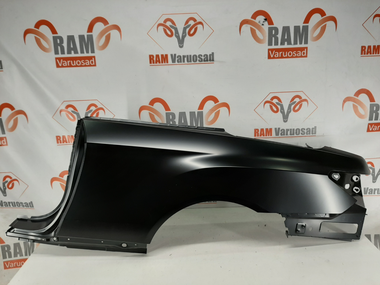 Mercedes E-class W207 2010-2017 tagatiib / rear fender