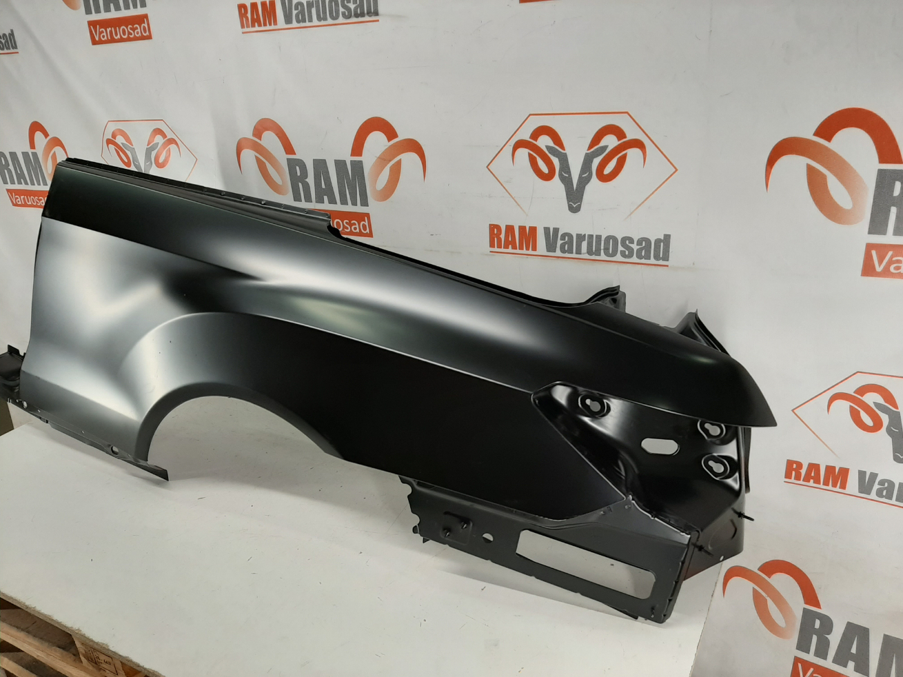 Mercedes E-class W207 2010-2017 tagatiib / rear fender - pilt 2