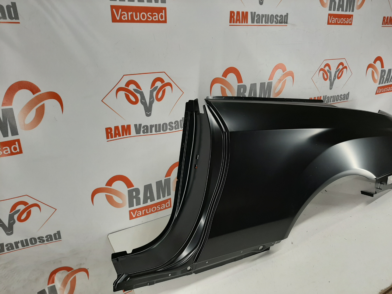 Mercedes E-class W207 2010-2017 tagatiib / rear fender - pilt 3