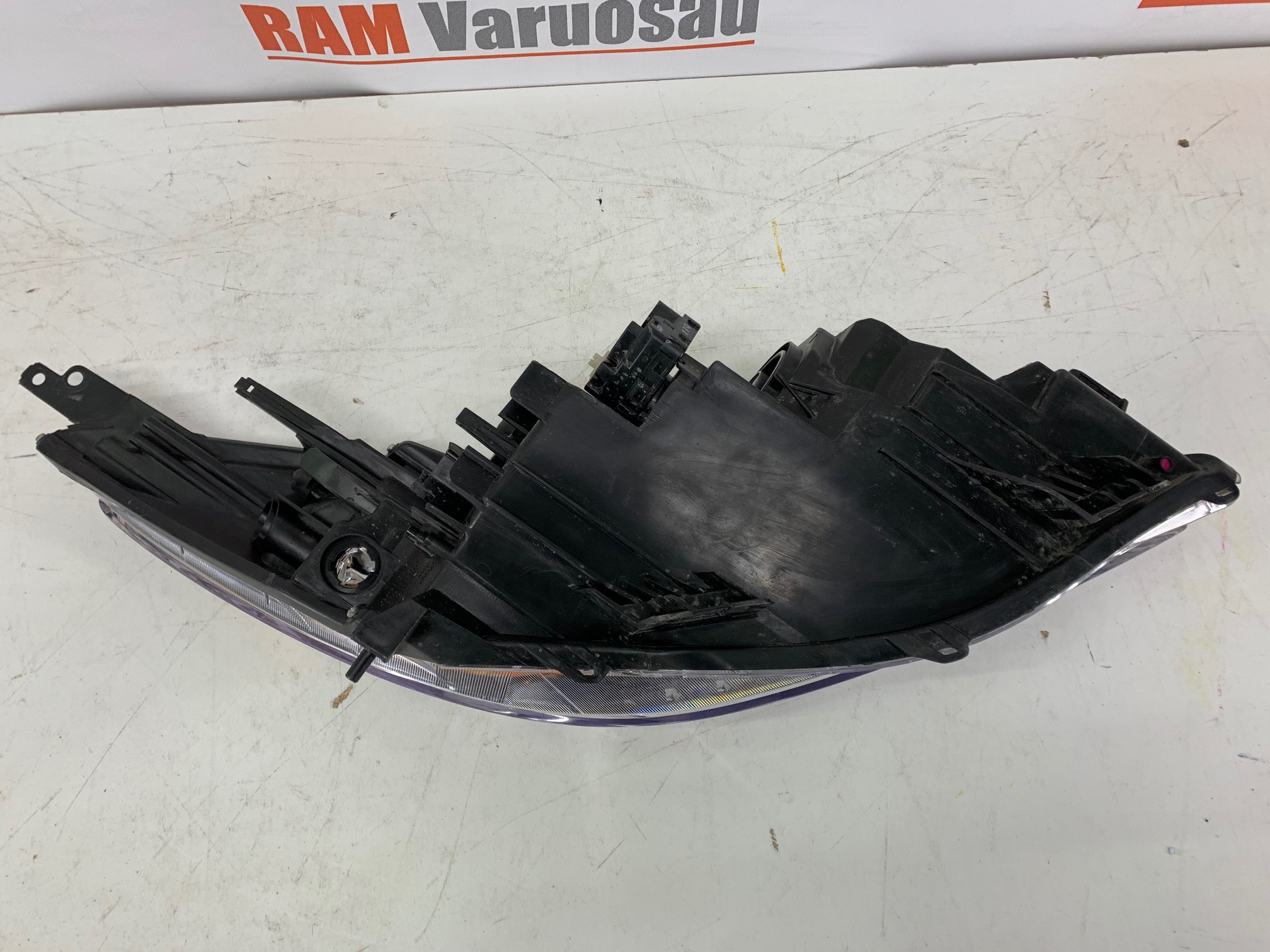 Mazda 3 esituli vasak , headlight left - pilt 3