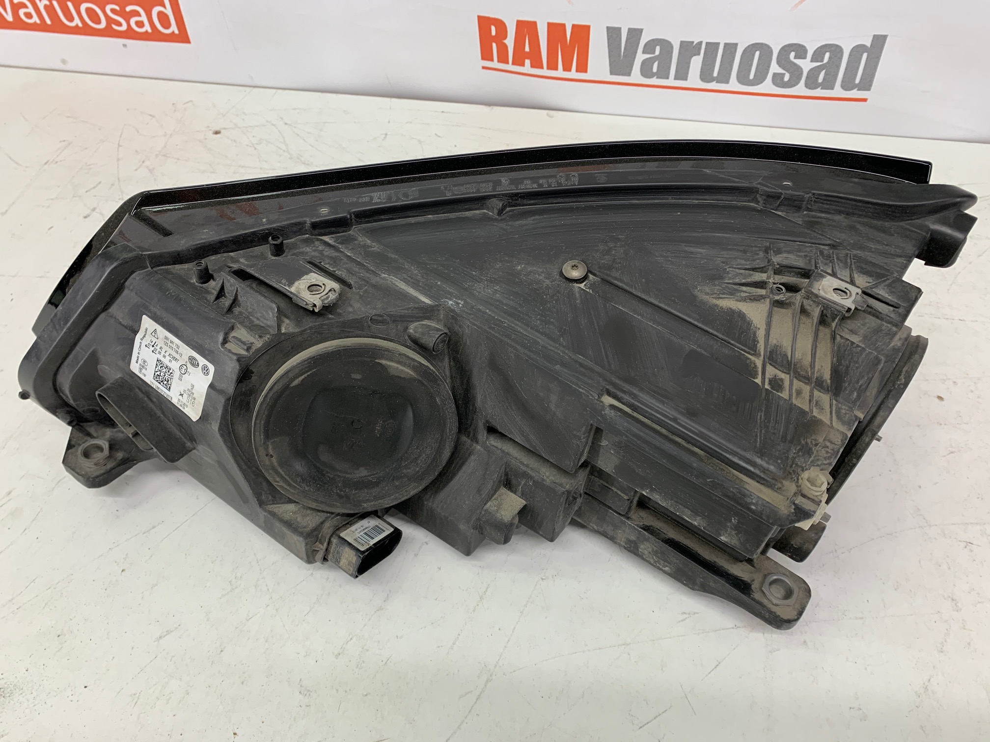 VW Tiguan esituli parem, headlight right - pilt 2