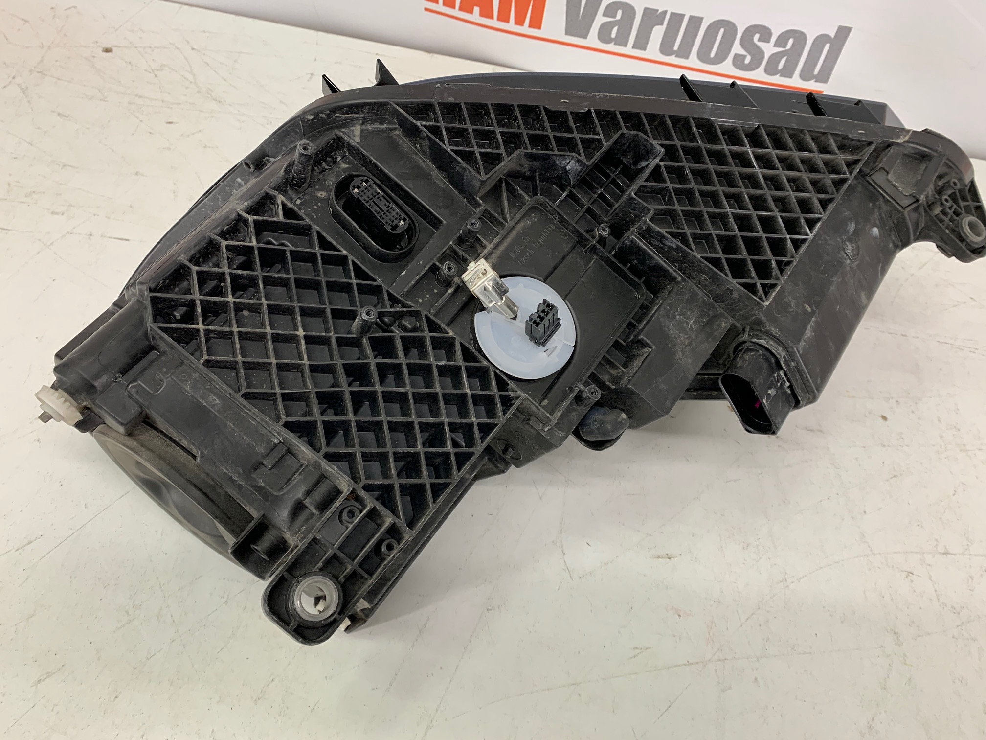 VW Tiguan esituli parem, headlight right - pilt 3