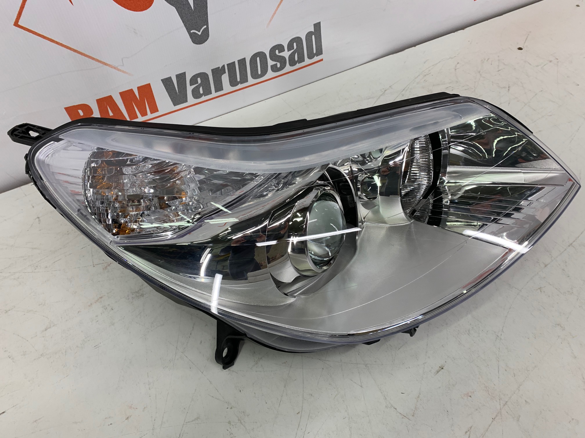 Citroen C4 , 2005-2007 esituli parem, headlight right