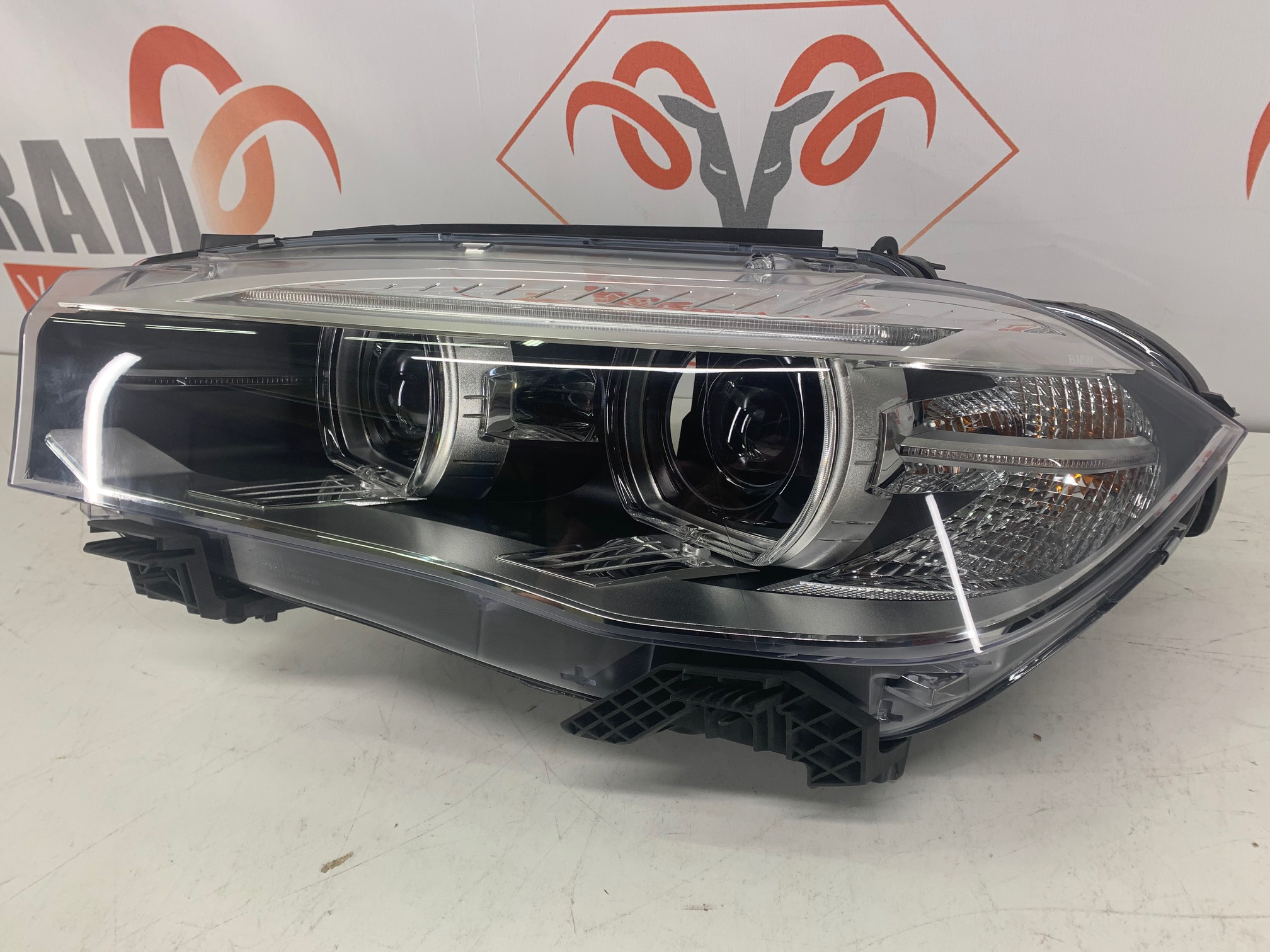 BMW X5 F15 / F16  esituli v, headlight left