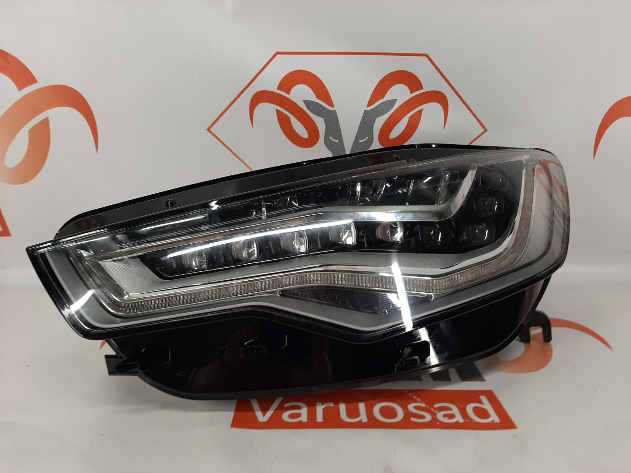 Audi A6 C7 2011-2014 esistuli / headlight