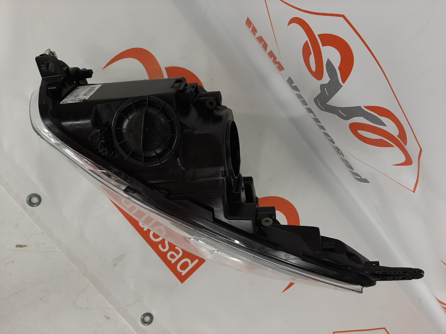 Opel Insignia 2008-2013 esituli / headlight - pilt 2