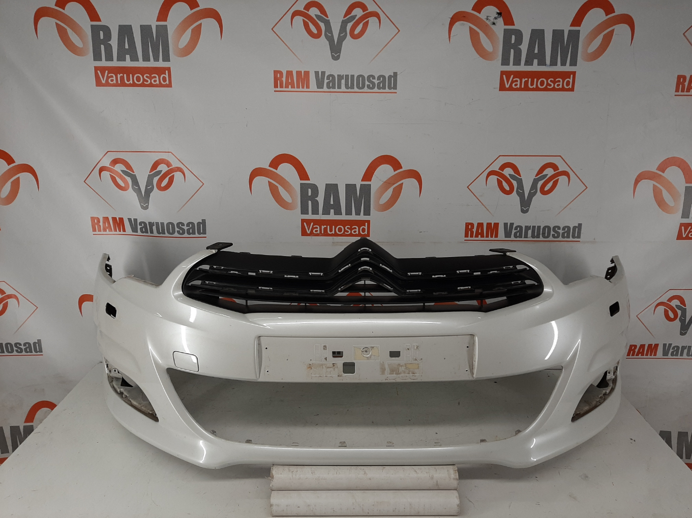 Citroën C4 II 2010-2018 esistange/front bumper