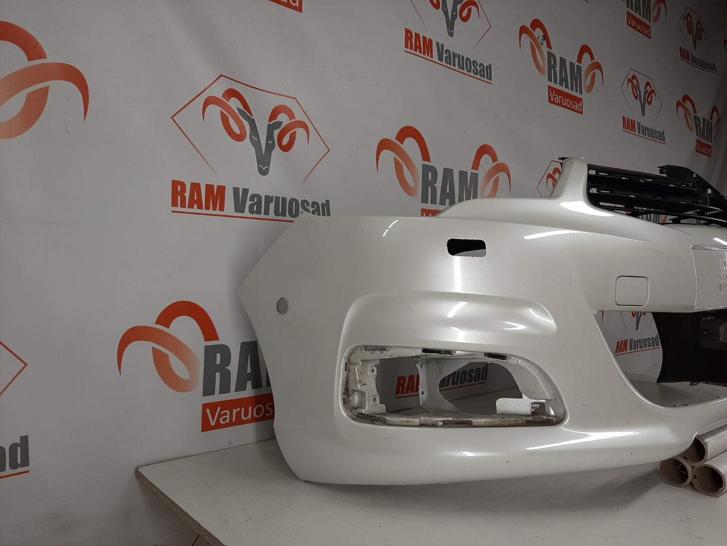 Citroën C4 II 2010-2018 esistange/front bumper - pilt 2