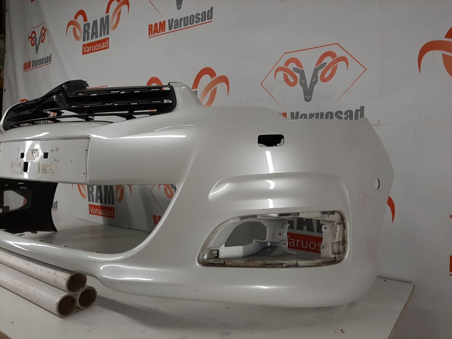 Citroën C4 II 2010-2018 esistange/front bumper - pilt 3