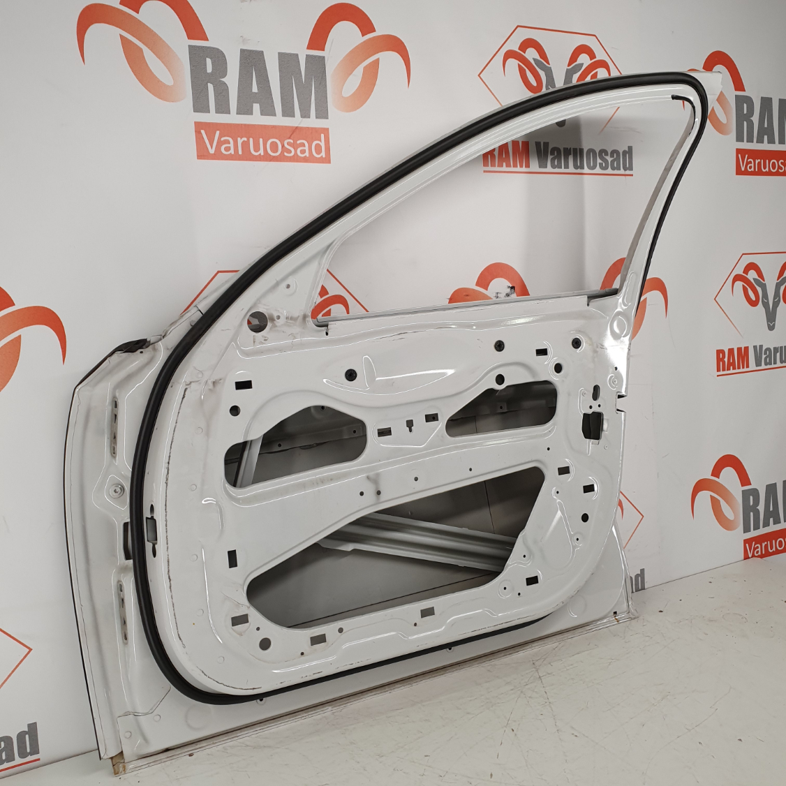 BMW 7 Series F01 2008-2015 esiuks / front door - pilt 2