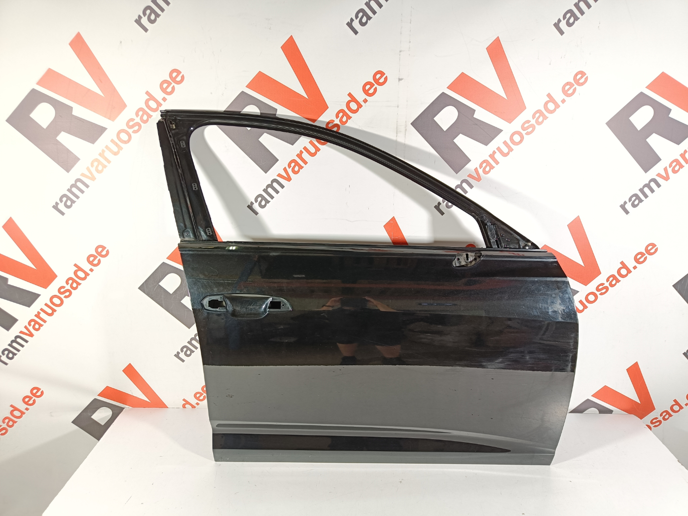 Audi A6 C8 esiuks / front doors