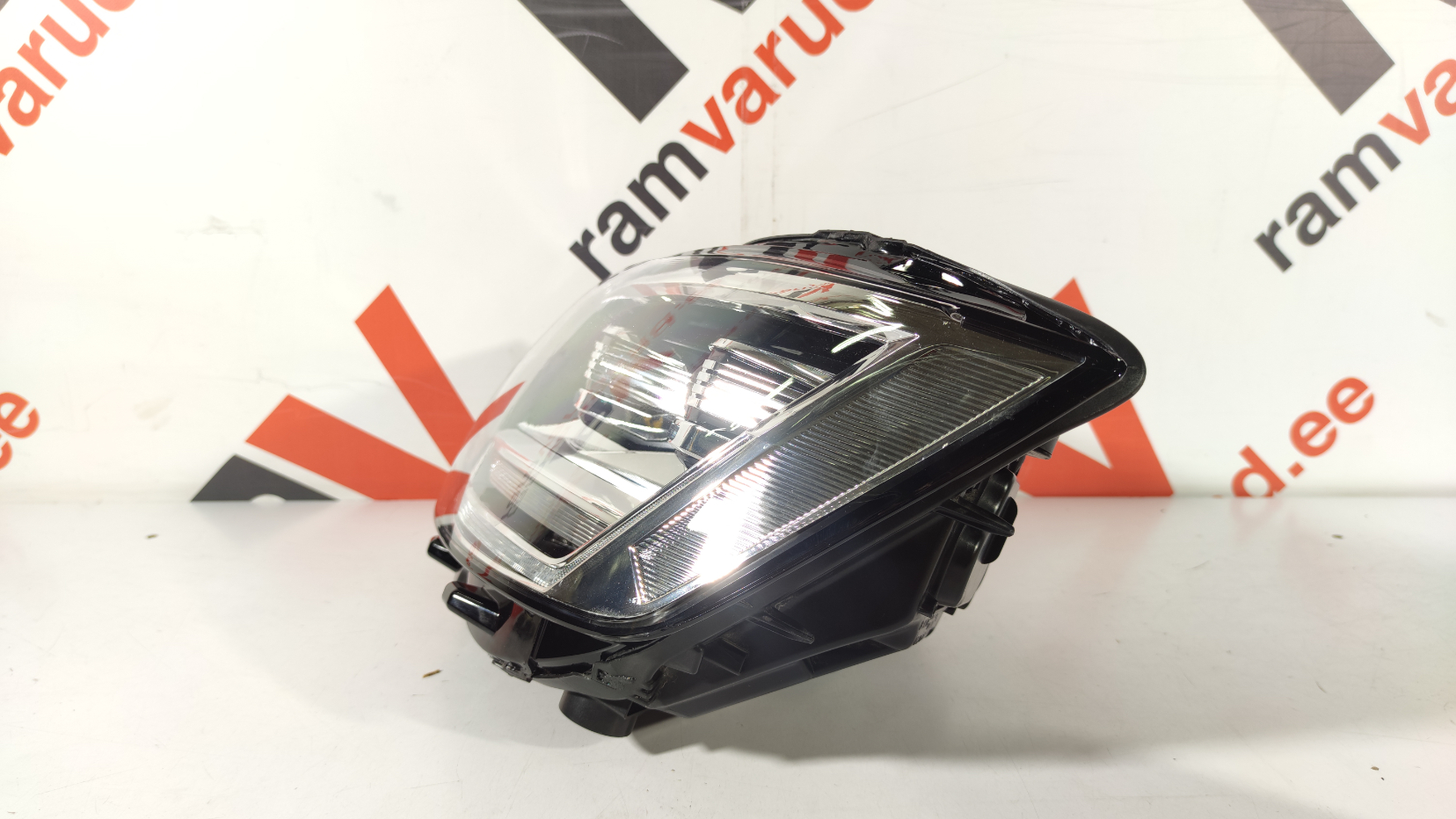 Volkswagen Transporter T6 esituli / headlight - pilt 3