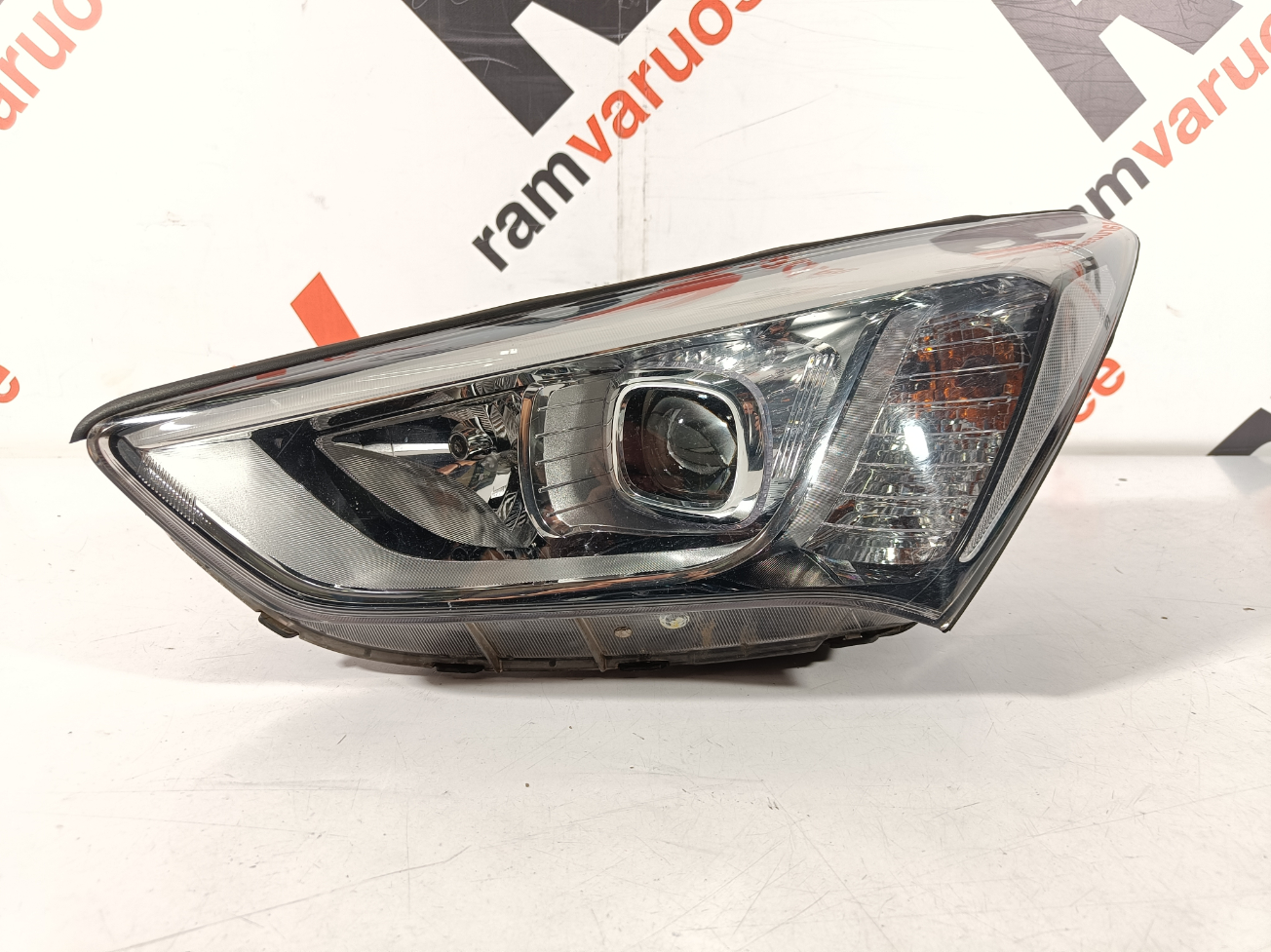 Hyundai Santa Fe esituli / headlight