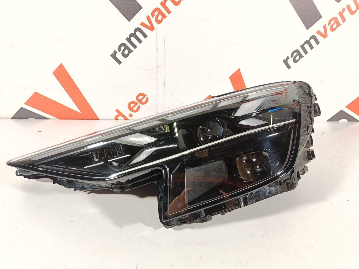 Audi Q8 esituli / hedlight