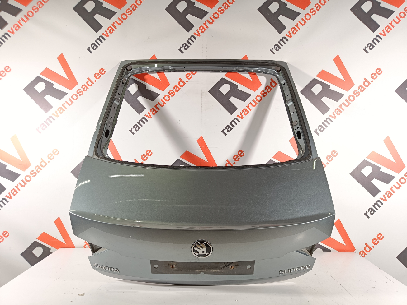 Skoda Superb tagaluuk / trunk lid