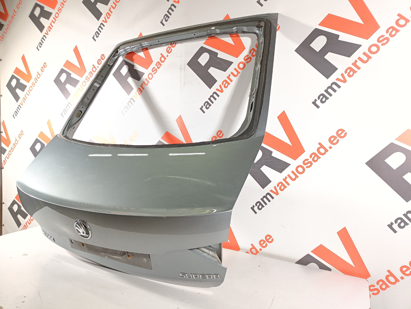 Skoda Superb tagaluuk / trunk lid - pilt 3