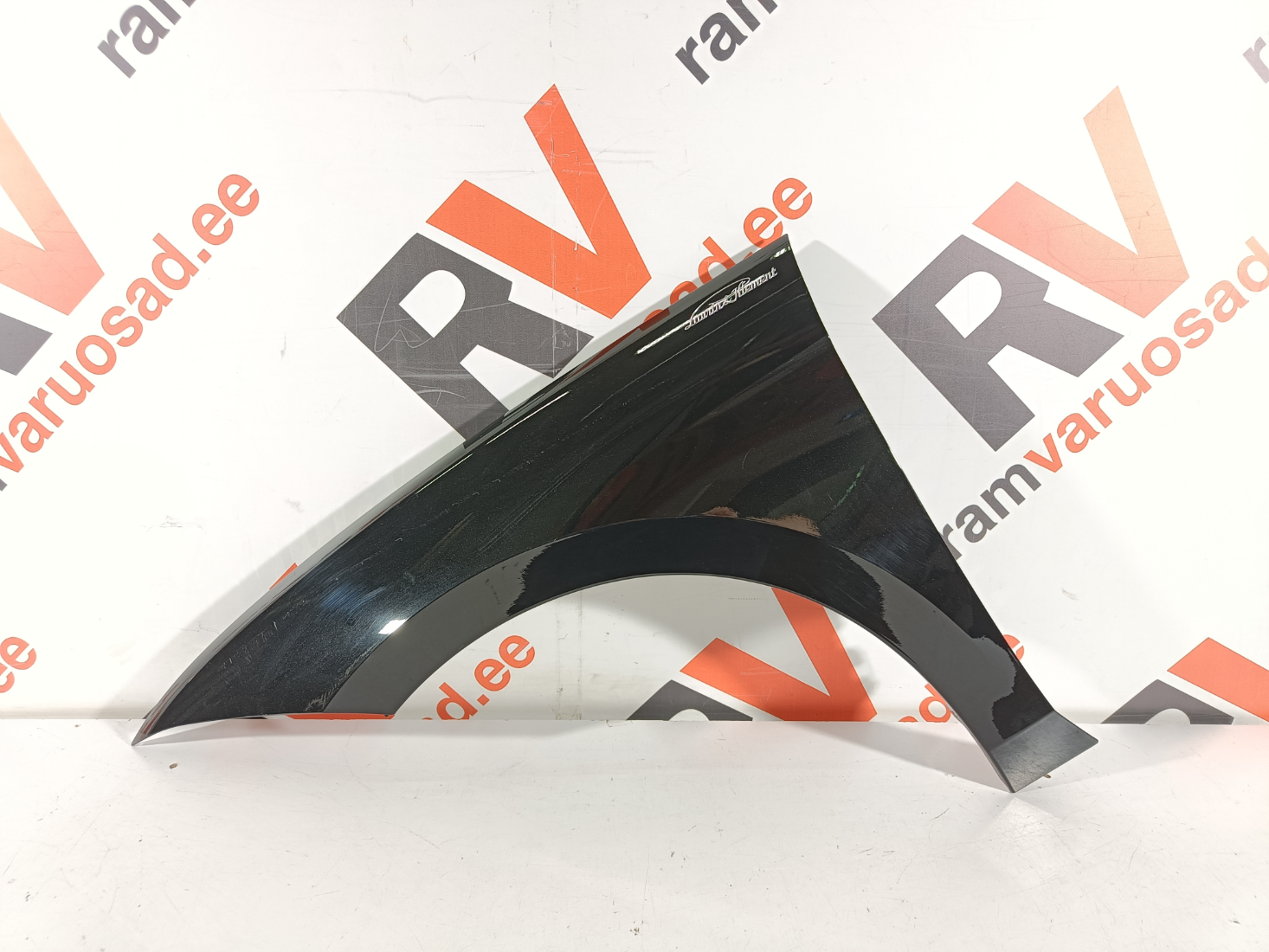 Skoda Superb esitiib / front fender