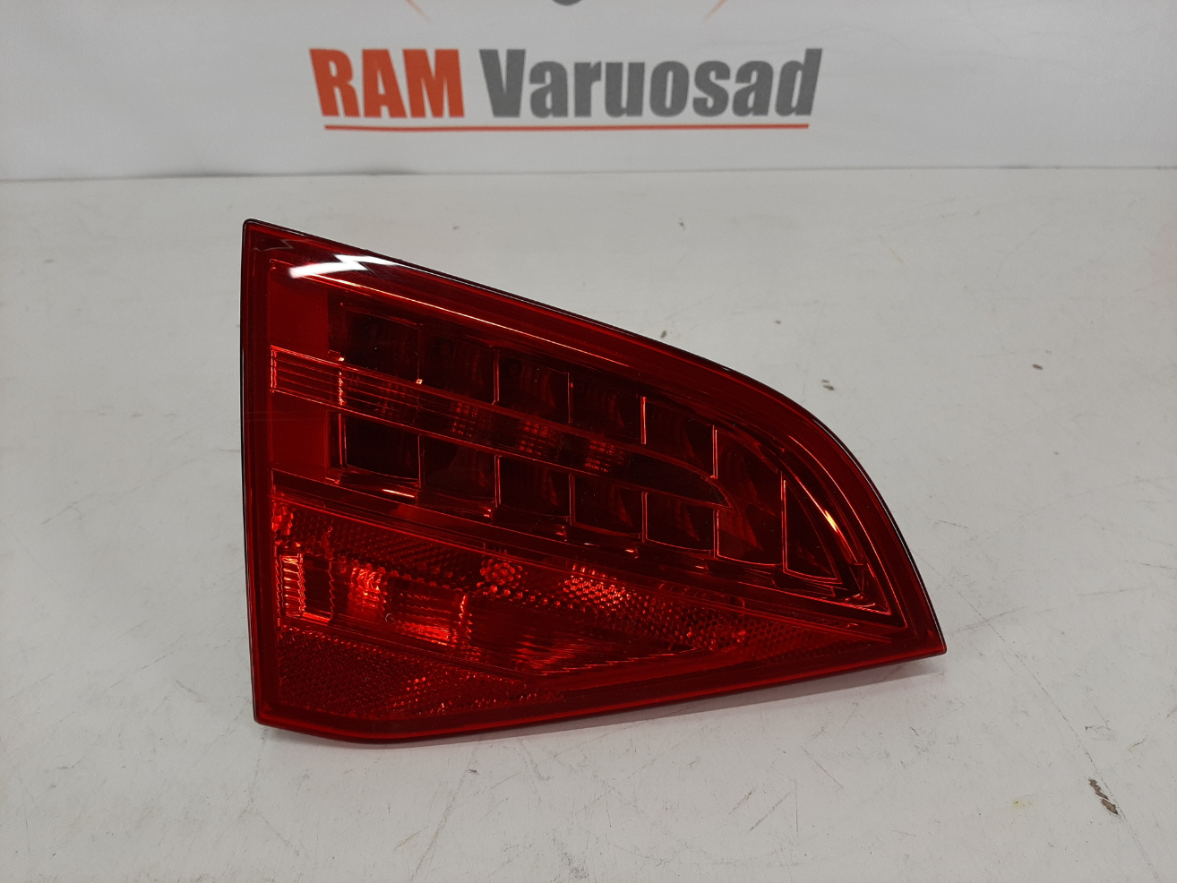 Audi A4 B8 kombi 2008-2012 tagatuli / rear light