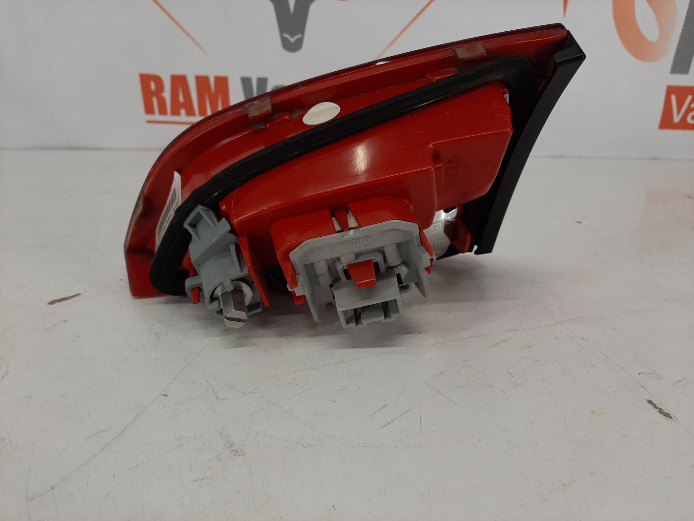 Audi A4 B8 kombi 2008-2012 tagatuli / rear light - pilt 2