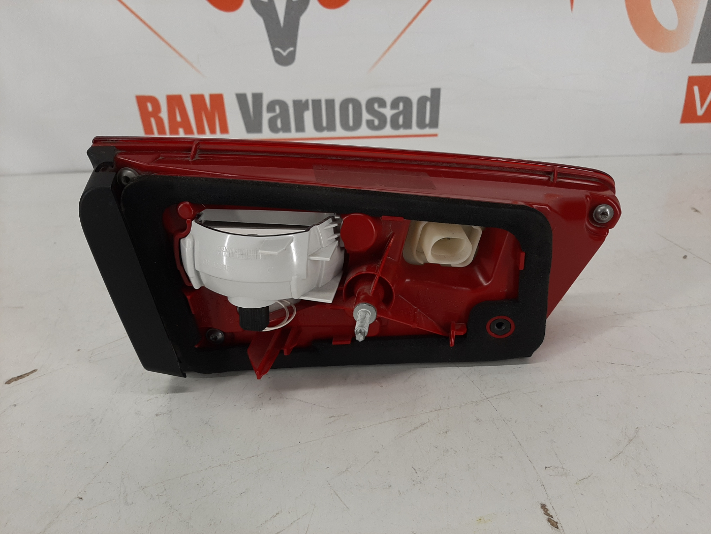 Audi A6 C7 kombi 2011-2015 tagatuli / rear light - pilt 2