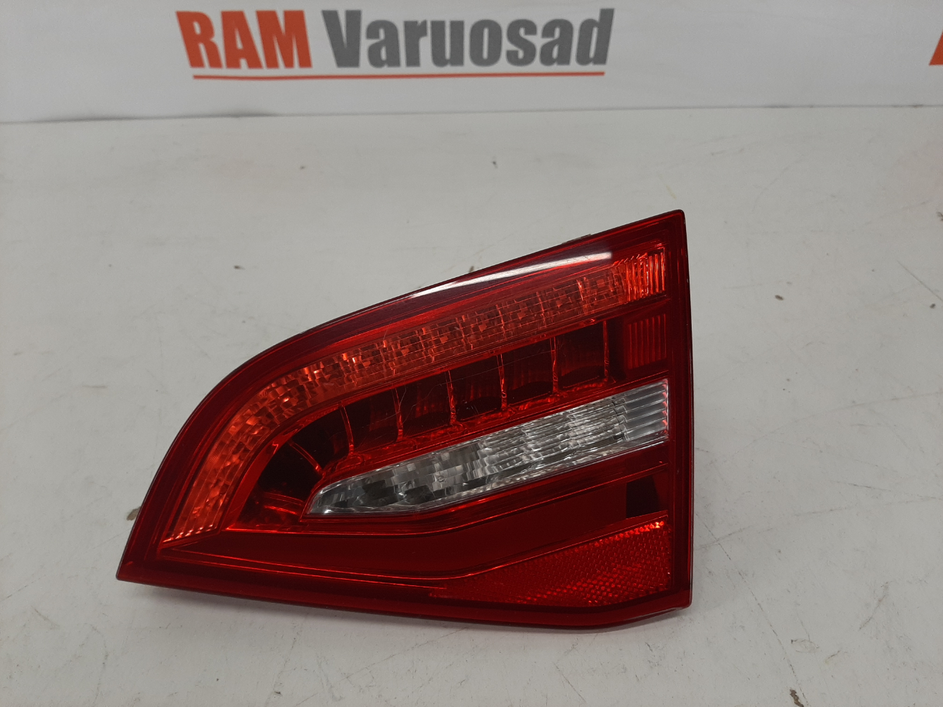 Audi A4 B8 Kombi 2012-2015 tagatuli / rear light