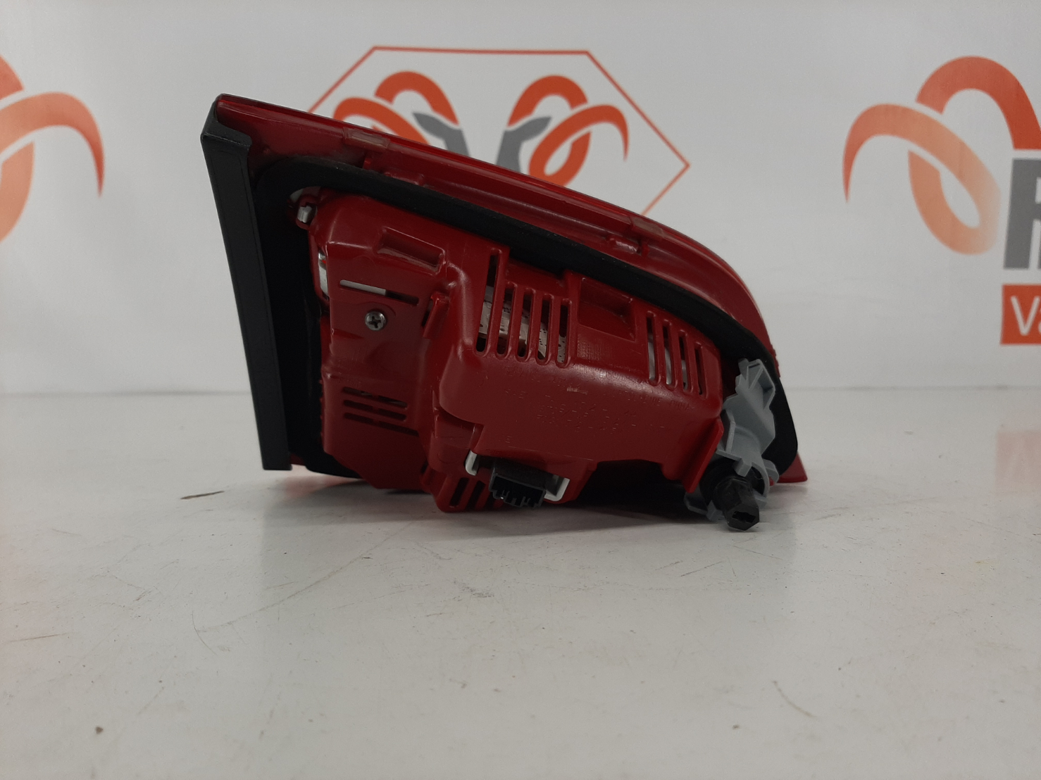 Audi A4 B8 Kombi 2012-2015 tagatuli / rear light - pilt 2