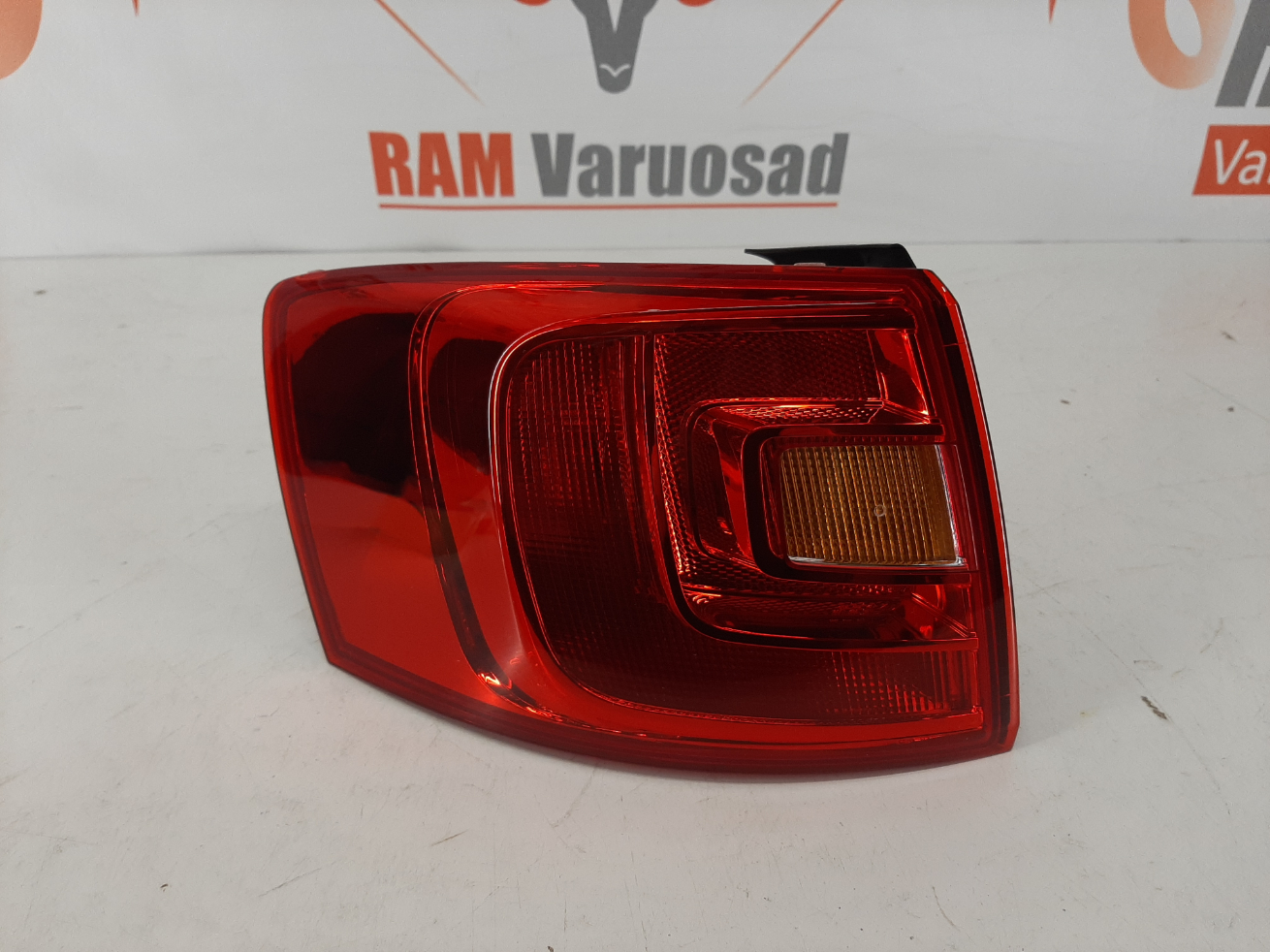 VW Jetta 2011-2014 tagatuli / rear light