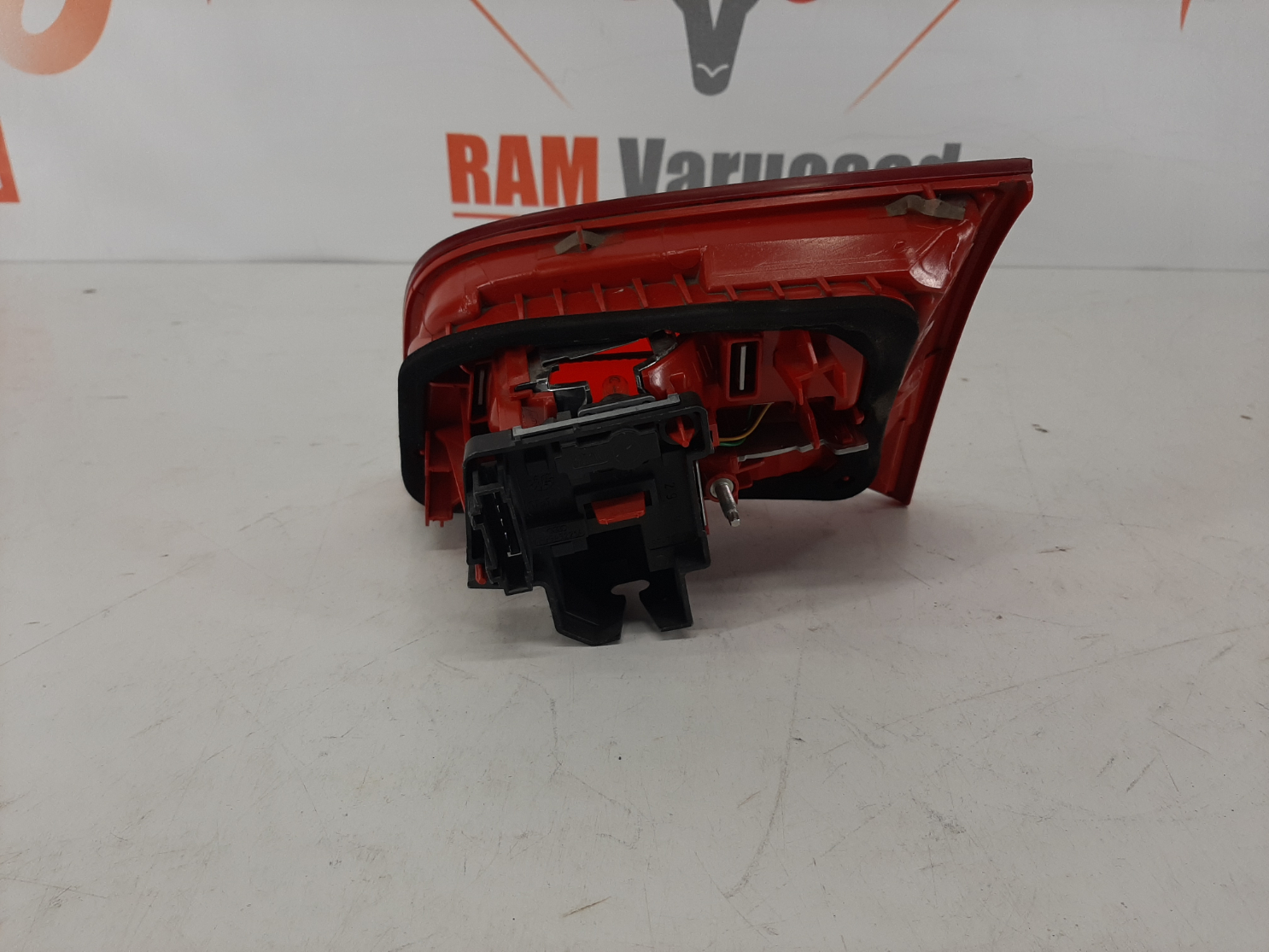 Audi A6 C6 FL Kombi 2008-2011 tagatuli / rear light - pilt 2