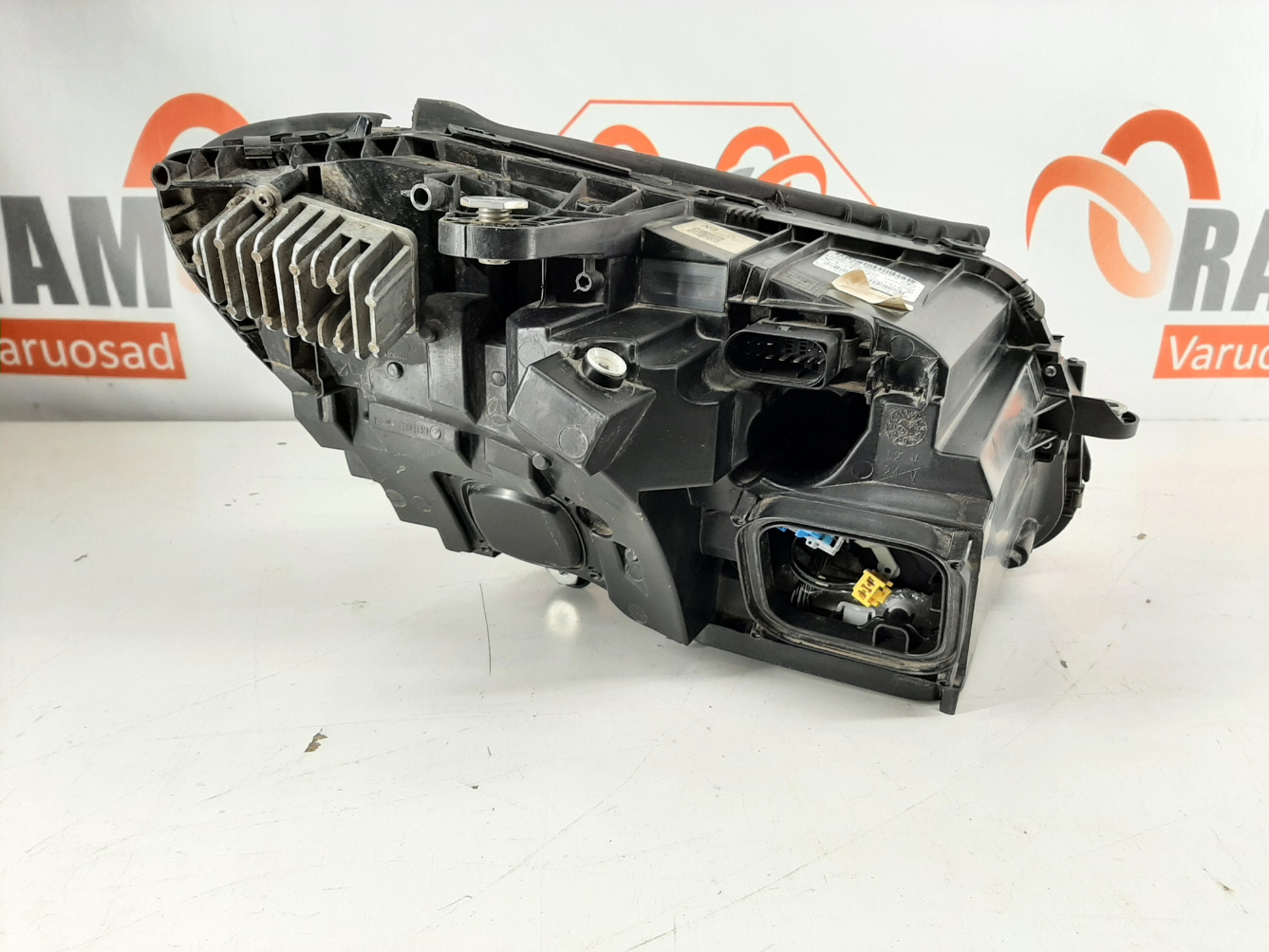 Mercedes C W205  esituli/headlight - pilt 2