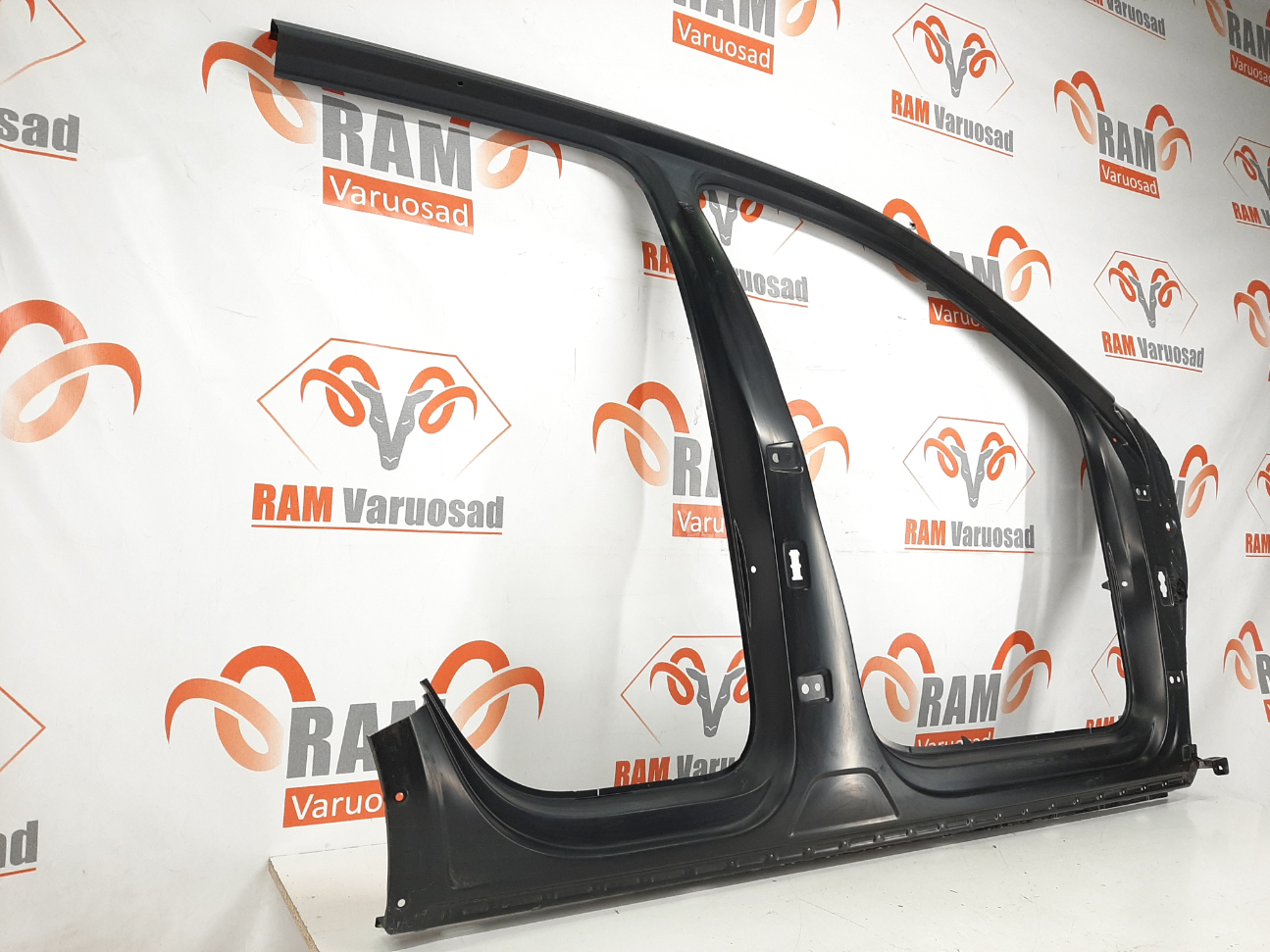 VW Tiguan külg / side panel - pilt 3