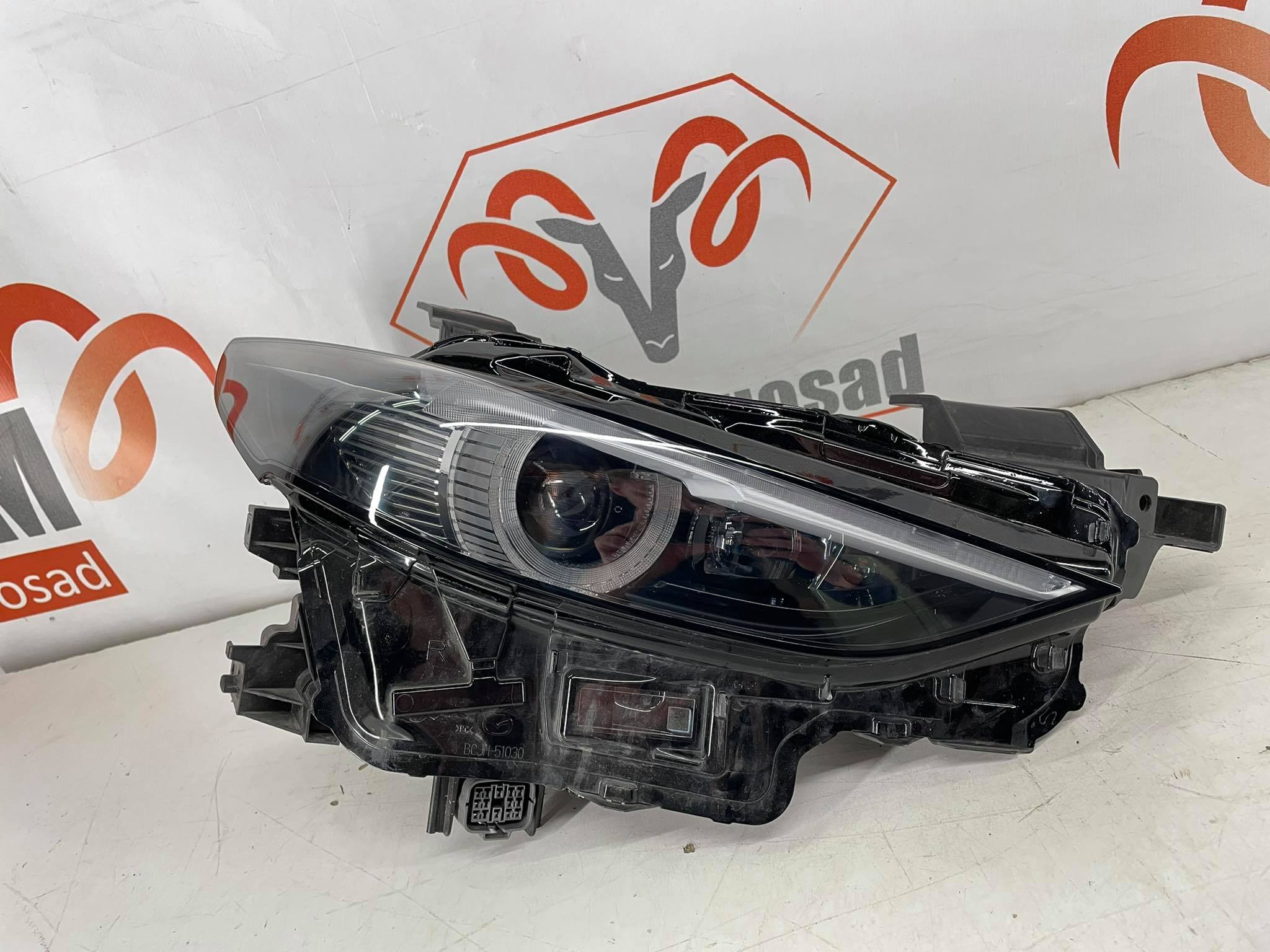 Mazda 3 BP 2019- headlight / esituli