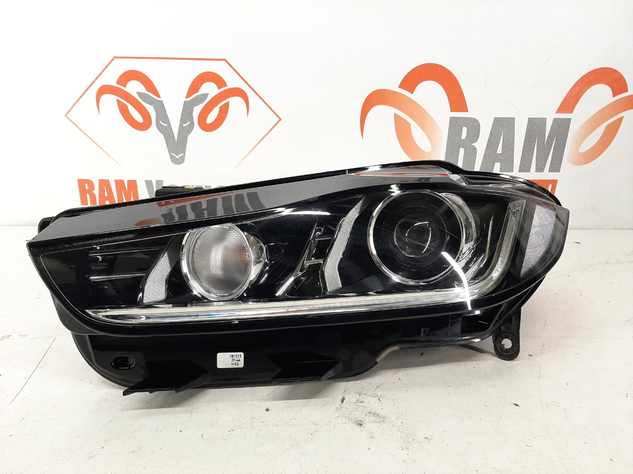 Jaguar XE esituli/ headlight