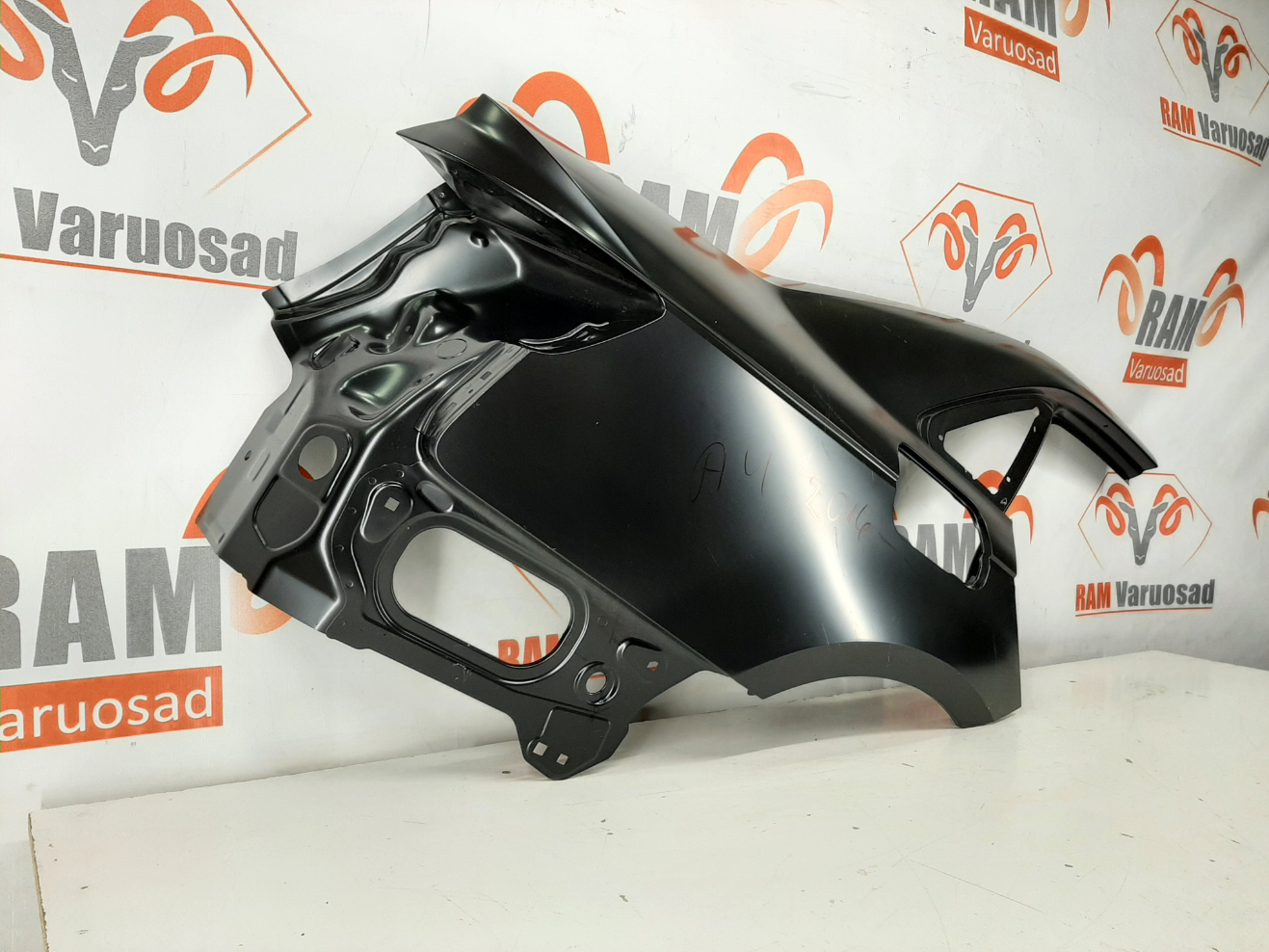 Audi A4 Sedan tagatiib/ rear fender - pilt 2