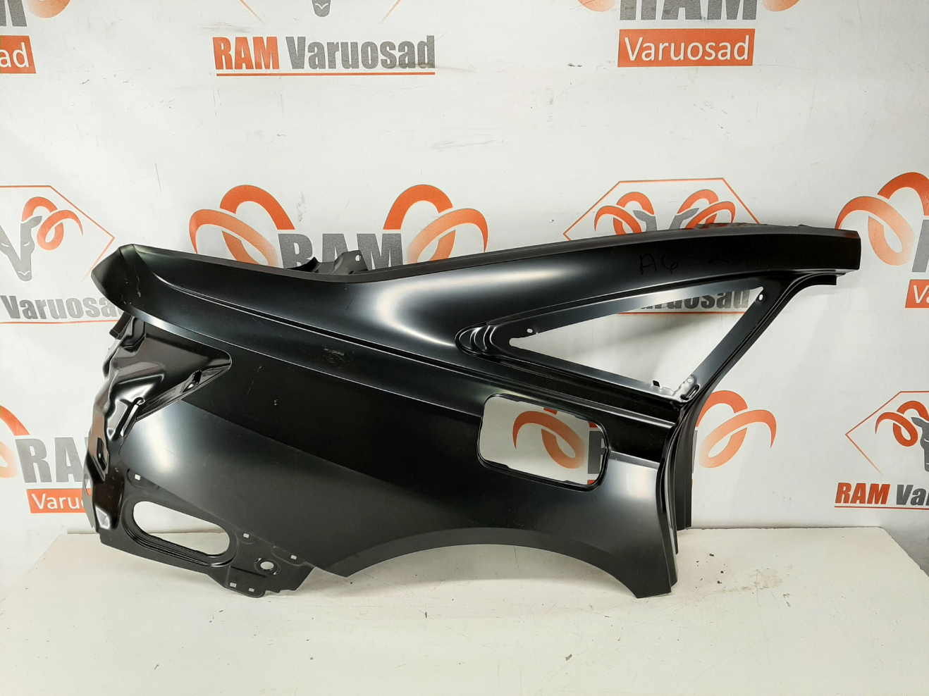 Audi A6 C8 sedan tagatiib/ rear fender