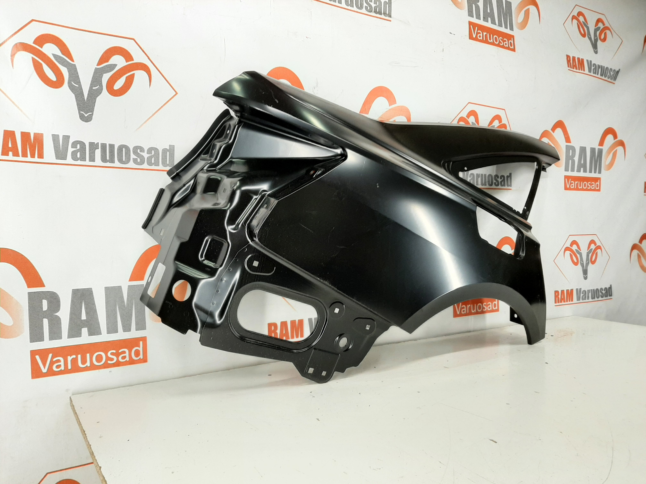 Audi A6 C8 sedan tagatiib/ rear fender - pilt 2