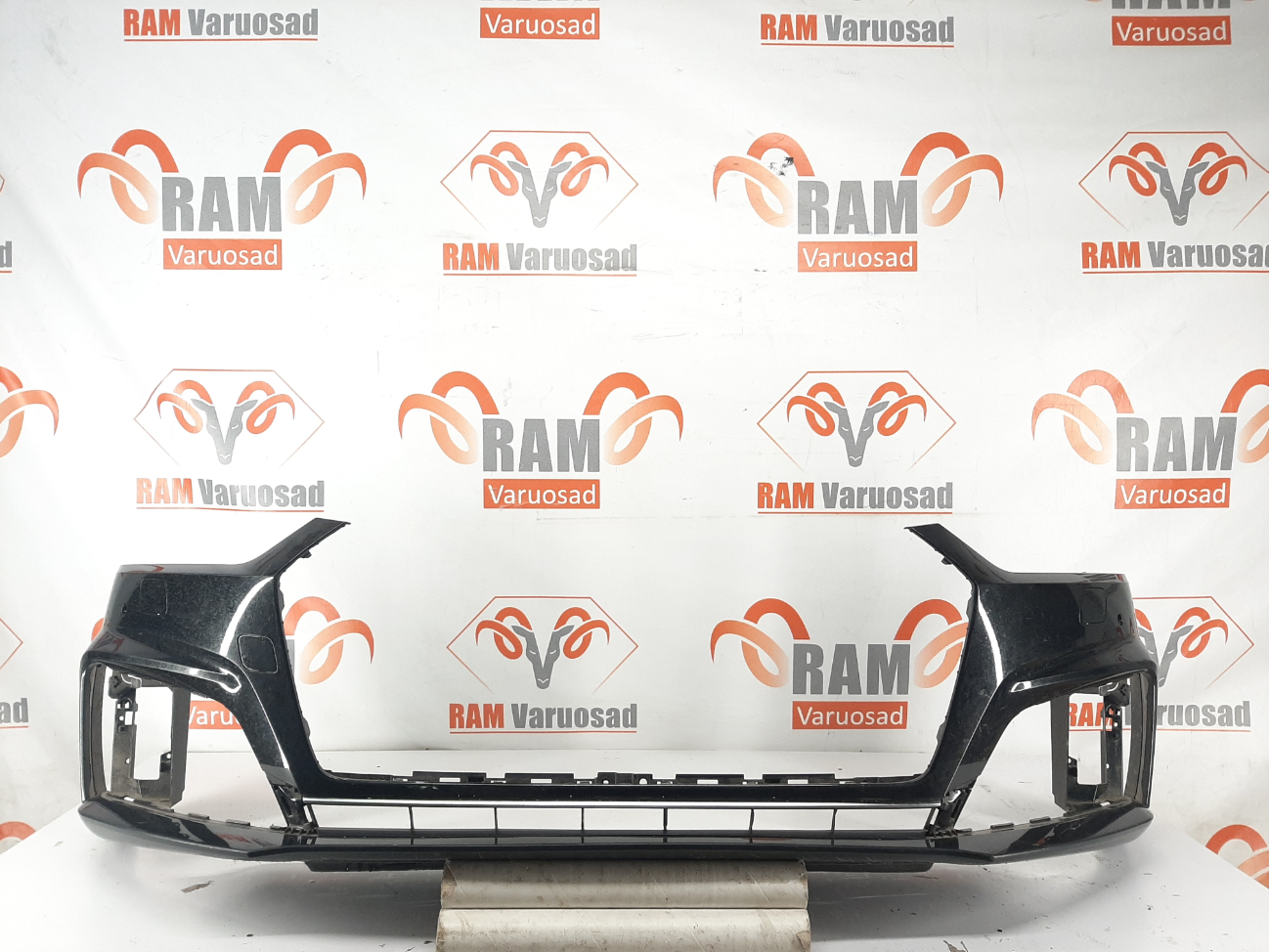 Audi A5 esistange/ front bumper