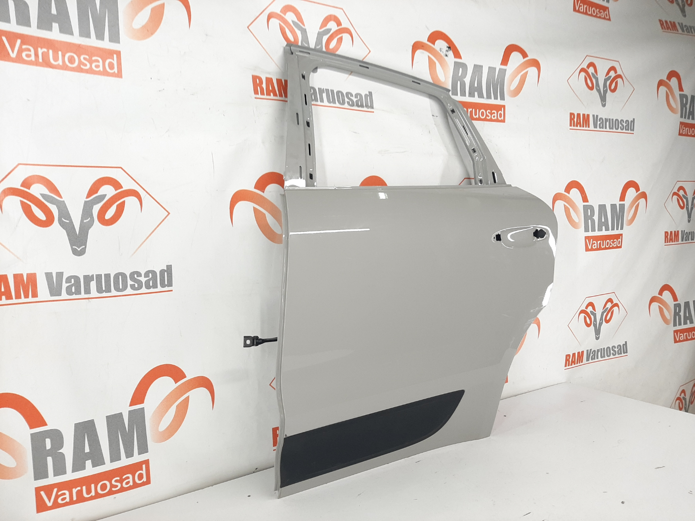 Porsche Macan tagauks / rear doors - pilt 2
