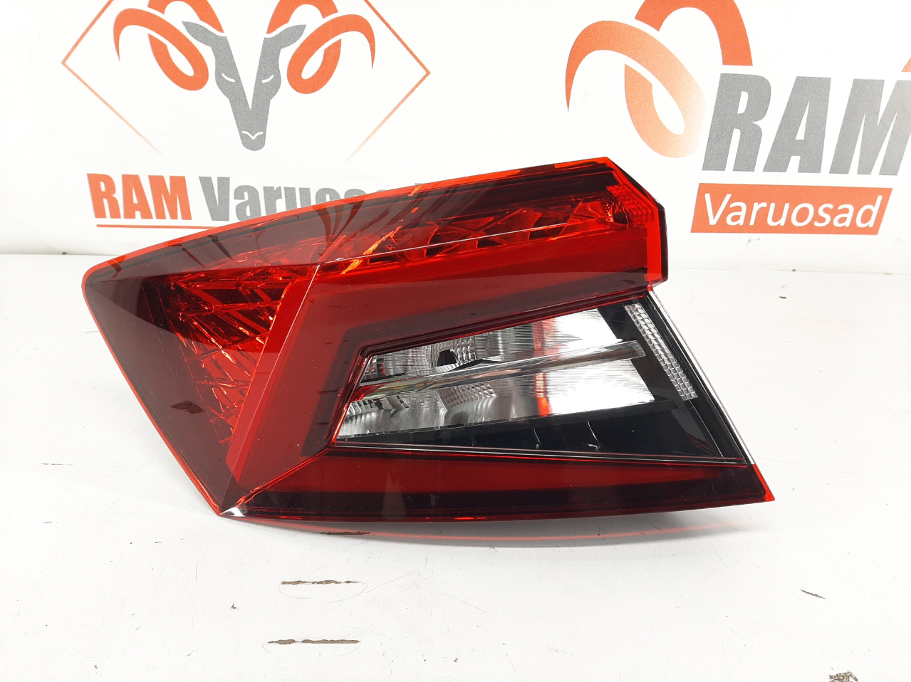 Skoda Karoq taga tuli / rear light