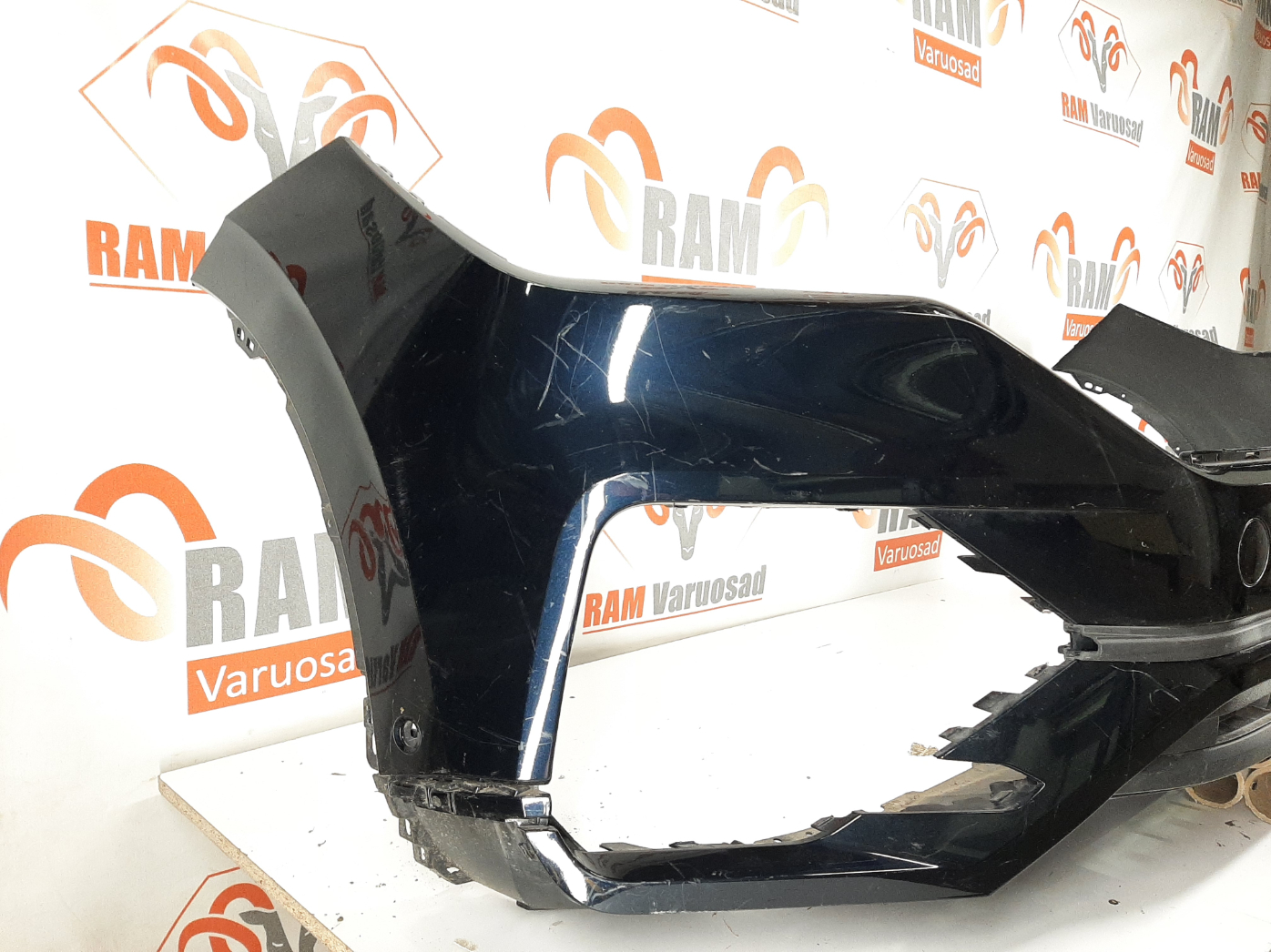 VW Touareg esi stange / front bumper - pilt 2