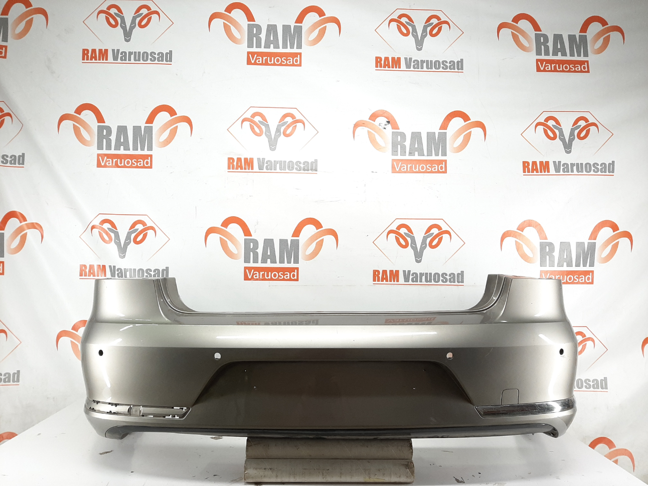 VW Passat B7 taga stange / rear bumper