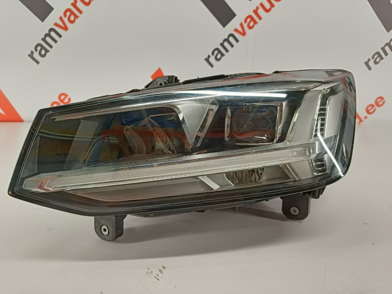 Audi Q2 esituli/ headlight