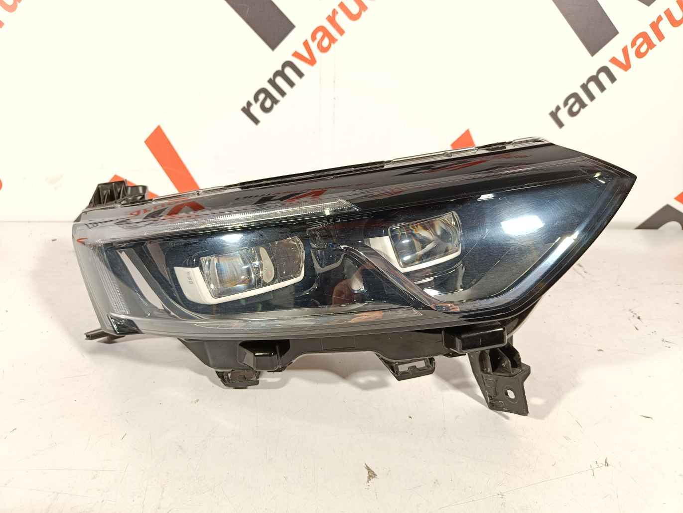 Renault Koleos II esituli / headlight