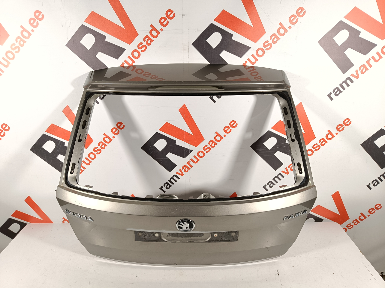Skoda Fabia tagaluuk / trunk lid