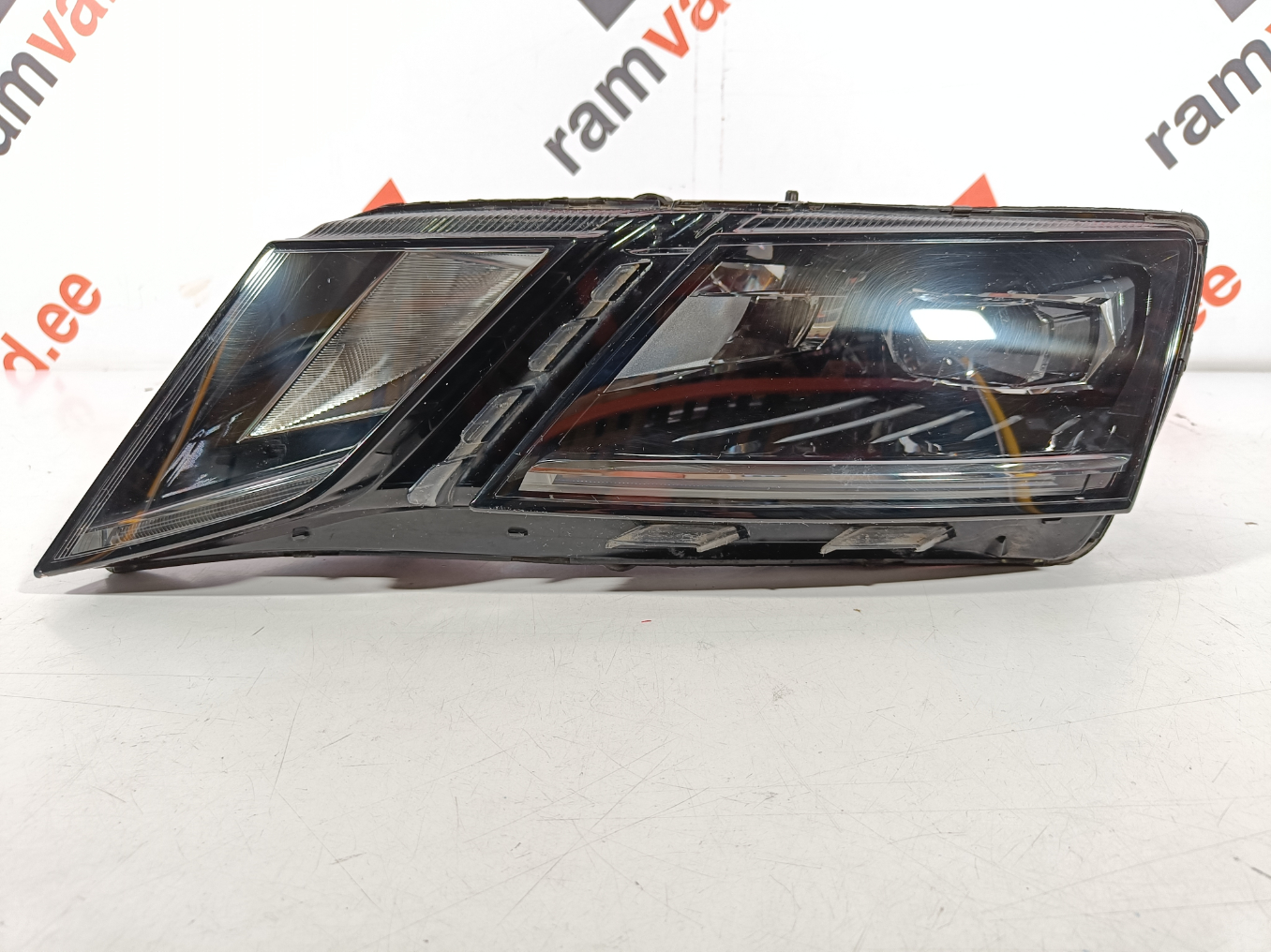 Skoda Octavia III esituli / headlight