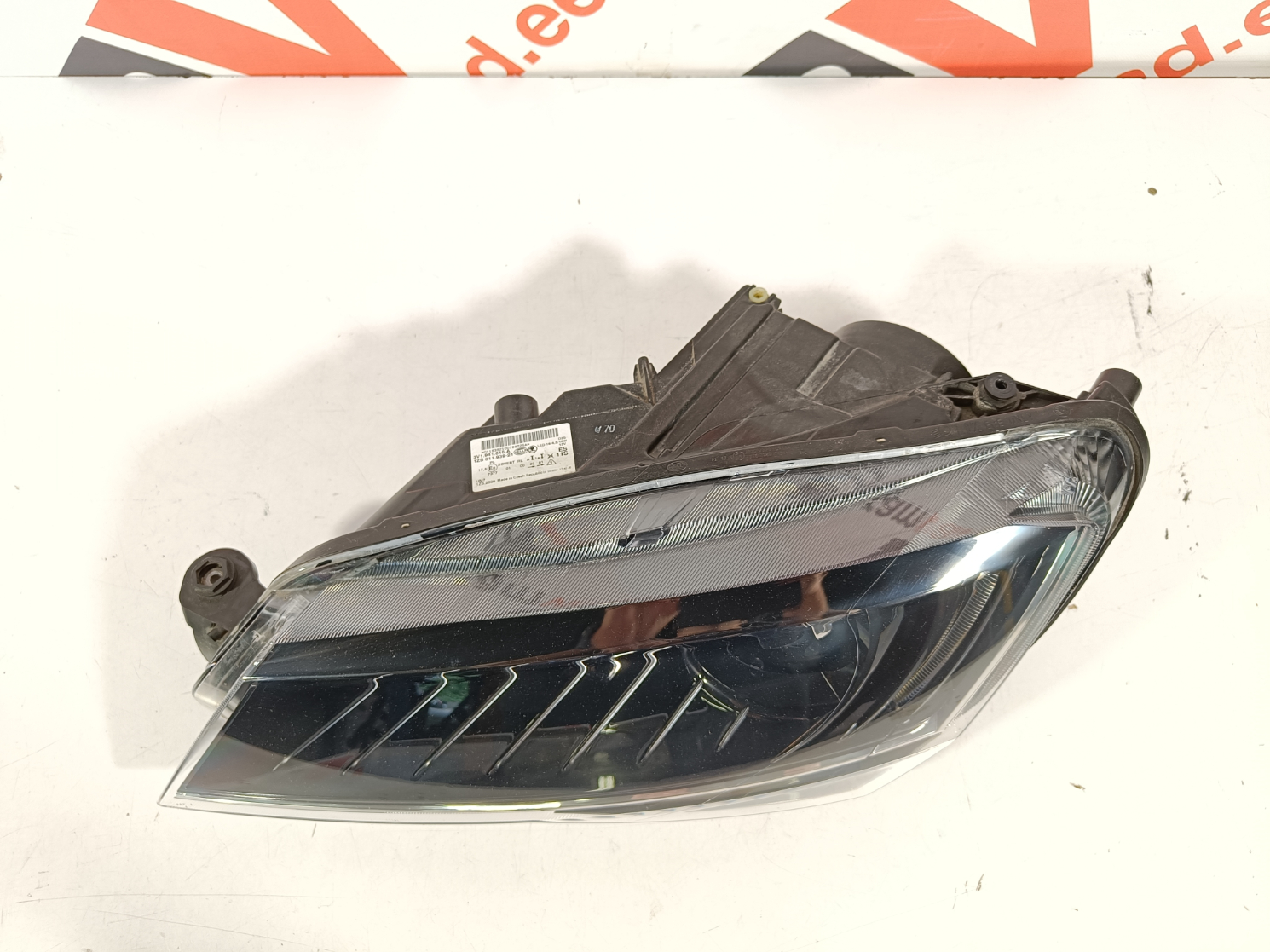 Skoda Superb esituli / headlight - pilt 2