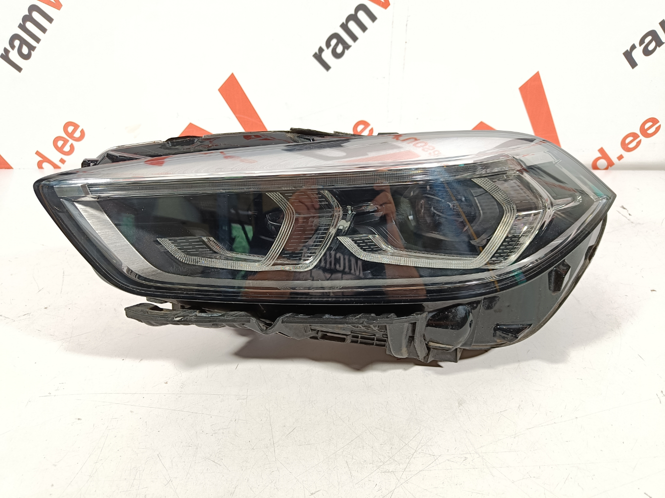 BMW 1 F40 esituli / headlight