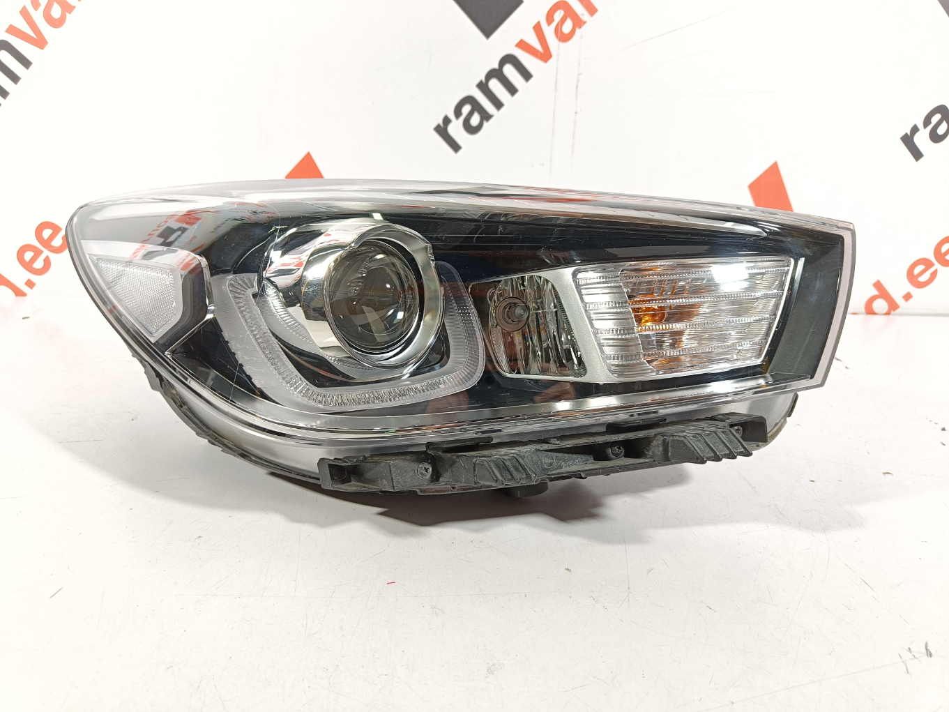 Kia Rio esituli / headlight