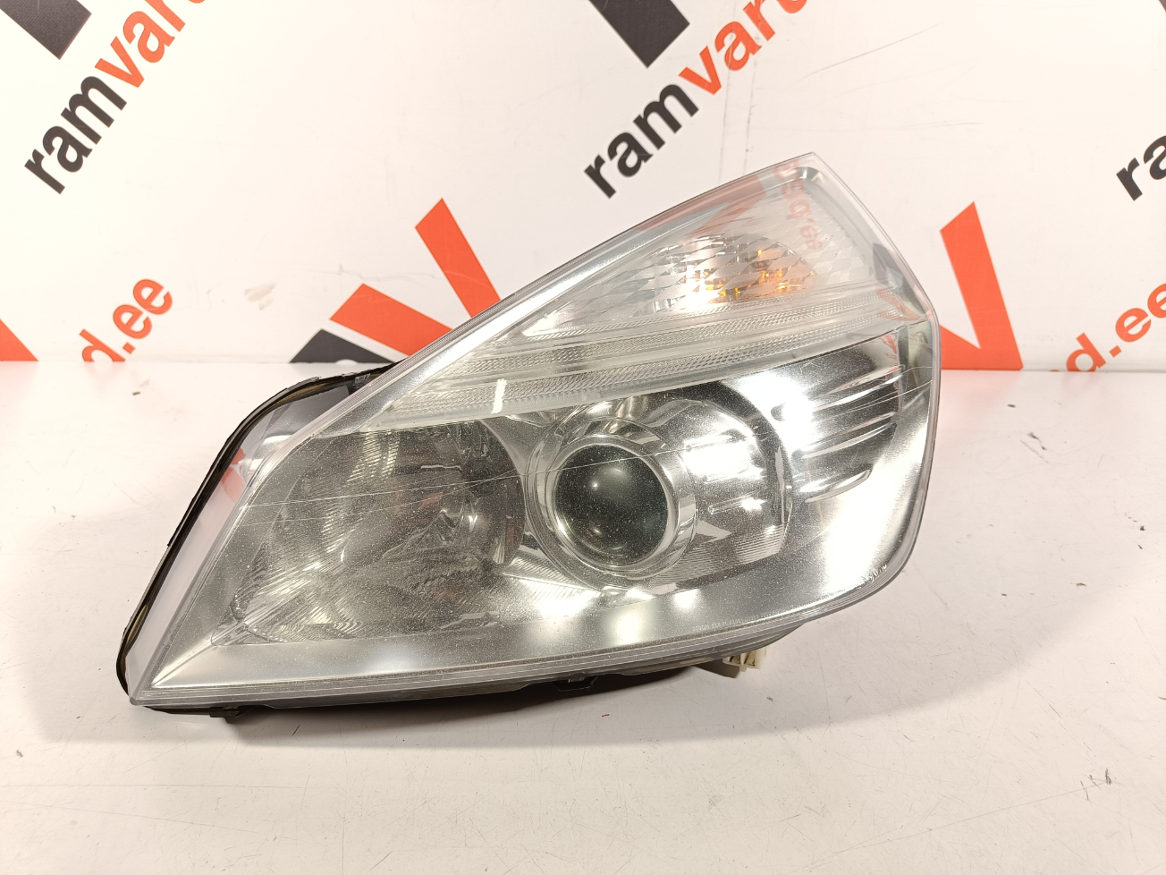 Renault Espace esituli / headlight